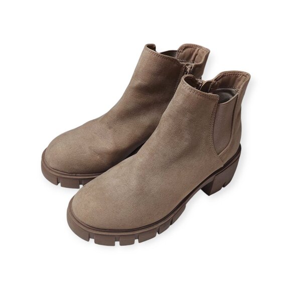 Madden NYC Womans Ankle Boots Tan Suede-like Fabric Size 7 Lug Sole 2.5 in Heel - Picture 2 of 9